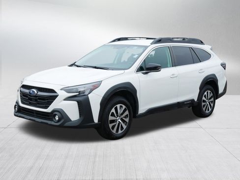 Used 2024 Subaru Outback Premium image 3