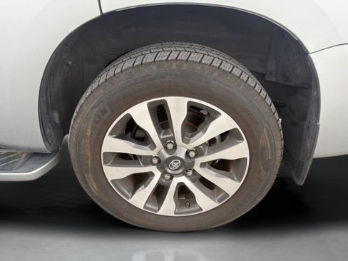 Used 2021 Toyota Sequoia Limited w/ Safety & Convenience Package AWD/4WD image 41