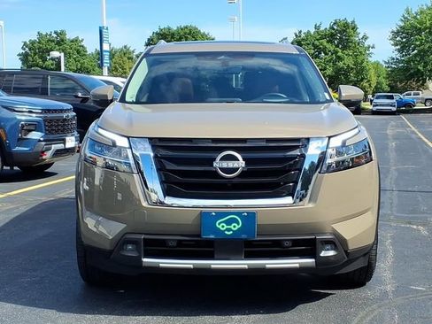 Used 2023 Nissan Pathfinder Platinum w/ Cargo Package AWD/4WD image 2
