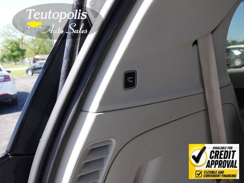 Used 2019 Chrysler Pacifica Touring-L FWD image 15