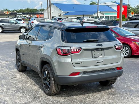 Used 2023 Jeep Compass Latitude w/ Sun and Sound Group AWD/4WD image 9