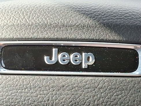 New 2025 Jeep Grand Cherokee L Laredo image 22