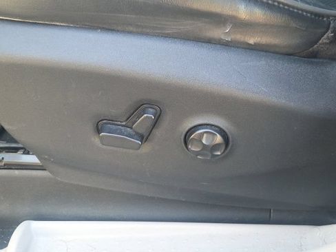 Used 2017 Chrysler Pacifica Limited w/ UConnect Theater Package FWD image 28