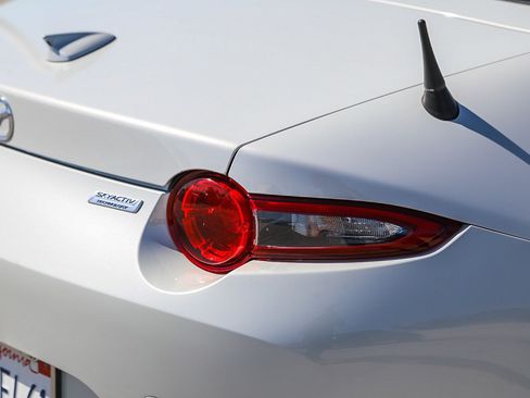 Used 2016 MAZDA MX-5 Miata Grand Touring RWD image 9