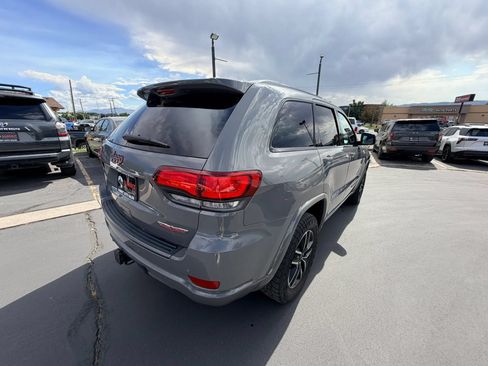 Used 2019 Jeep Grand Cherokee Trailhawk w/ Trailhawk Luxury Group AWD/4WD image 3