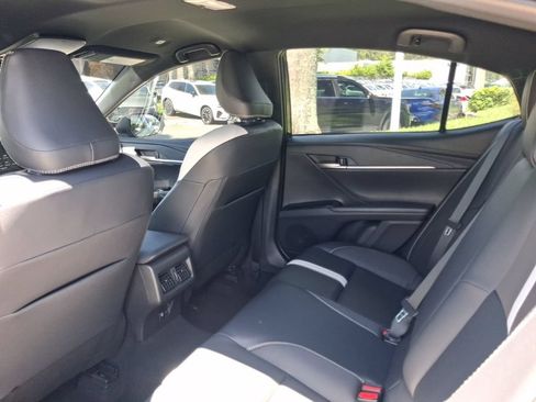 Used 2025 Toyota Camry SE FWD image 6