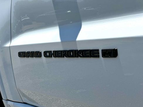 Used 2021 Jeep Grand Cherokee Limited w/ Quick Order Package 28K 80th AWD/4WD image 15