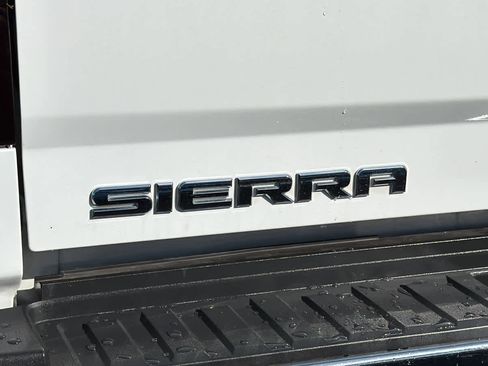 Used 2017 GMC Sierra 2500 SLT w/ Suspension Package, Off-Road AWD/4WD image 27