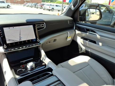 New 2026 Jeep Grand Wagoneer L 4WD image 9