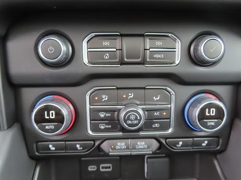 Used 2024 Chevrolet Tahoe LT w/ LT Signature Plus Package AWD/4WD image 32