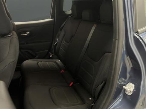 Used 2022 Jeep Renegade Latitude AWD/4WD image 23