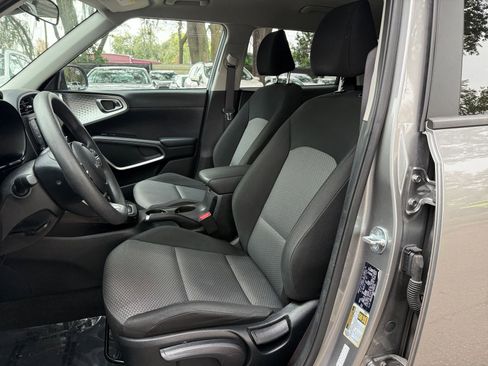 Used 2025 Kia Soul LX w/ LX Technology Package image 21