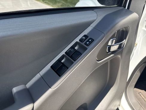 Used 2019 Nissan Frontier SV RWD image 11