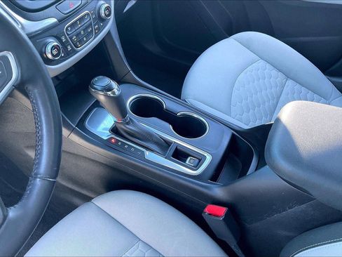 Used 2018 Chevrolet Equinox LT FWD image 18