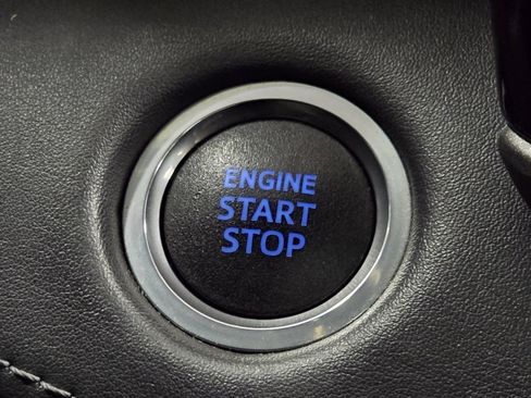 Used 2021 Toyota Highlander XLE image 31