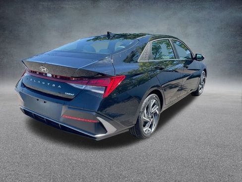 New 2025 Hyundai Elantra Limited image 31