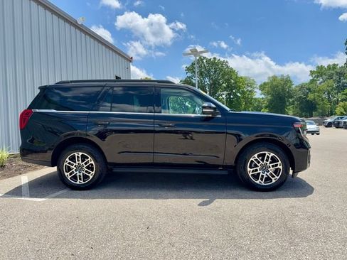 Used 2025 Ford Expedition Active AWD/4WD image 7