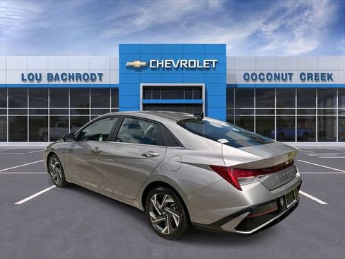 Used 2025 Hyundai Elantra SEL FWD image 6