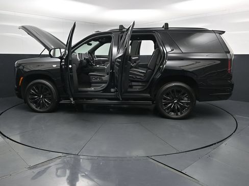 Used 2025 Cadillac Escalade Sport w/ LPO, ONYX Package AWD/4WD image 30