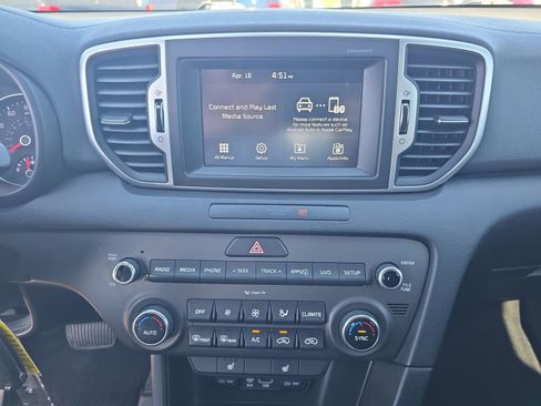 Used 2018 Kia Sportage LX w/ LX Popular Package image 16