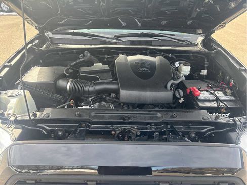 Used 2020 Toyota Tacoma SR5 image 23