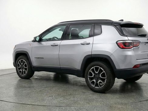 Used 2025 Jeep Compass Trailhawk AWD/4WD image 6