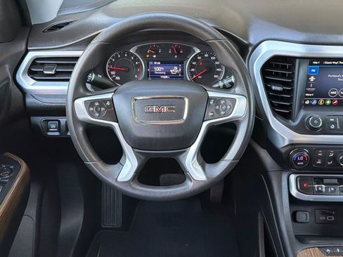 Used 2022 GMC Acadia SLE FWD image 15