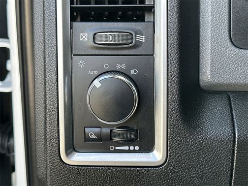 Certified 2019 RAM 1500 Classic SLT image 22