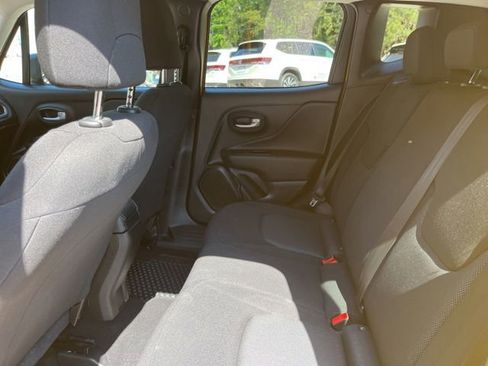 Used 2023 Jeep Renegade Latitude AWD/4WD image 10