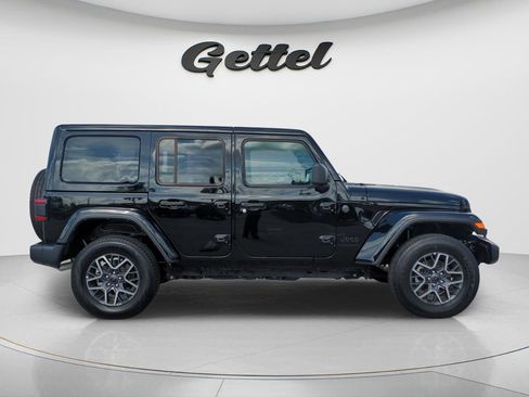 Used 2025 Jeep Wrangler Unlimited Sahara AWD/4WD image 4