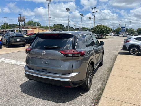 Used 2025 Nissan Rogue Platinum FWD image 4