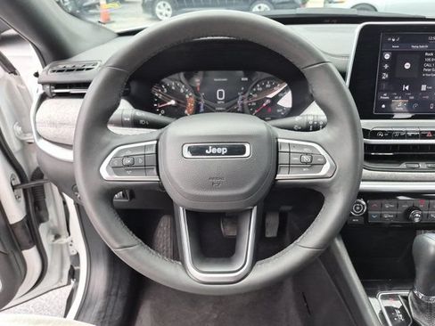 Used 2025 Jeep Compass Latitude w/ Sun & Sound Group AWD/4WD image 22