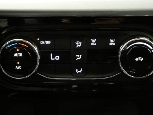 Used 2025 Chevrolet Trax LT FWD image 19