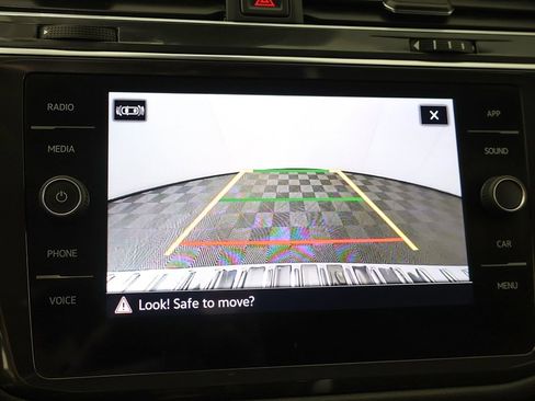 Used 2022 Volkswagen Tiguan SE image 44