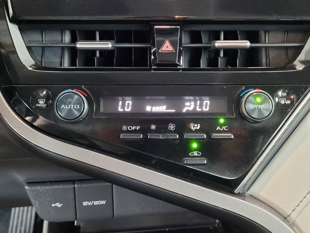 Used 2022 Toyota Camry SE FWD image 21