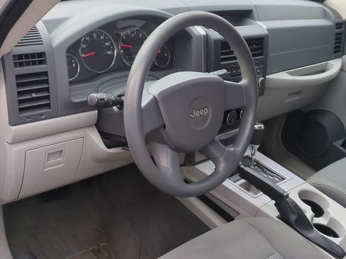 Used 2008 Jeep Liberty Sport image 2