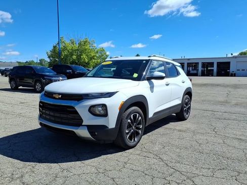 Used 2023 Chevrolet TrailBlazer LT w/ Convenience Package FWD image 3