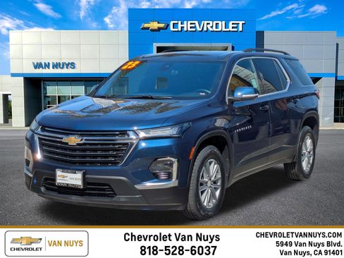 Certified 2023 Chevrolet Traverse LT FWD image 1