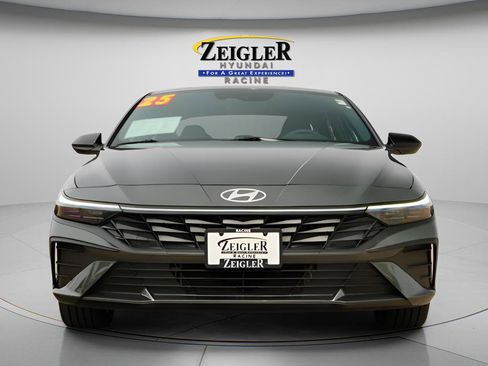 Certified 2025 Hyundai Elantra SEL FWD image 2