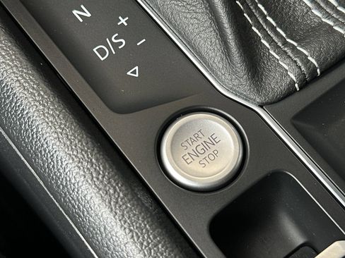 Used 2023 Volkswagen Atlas Cross Sport SE FWD image 22