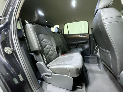 Used 2025 Volkswagen Atlas SE image 22