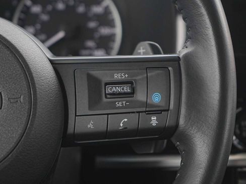 Used 2025 Nissan Pathfinder SV FWD image 18