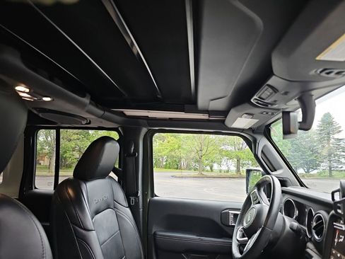 Used 2023 Jeep Wrangler Unlimited Sahara w/ Cold Weather Group AWD/4WD image 13