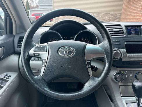 Used 2011 Toyota Highlander 2WD image 7
