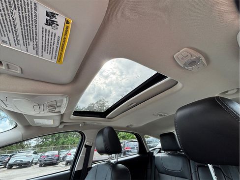 Used 2014 Ford Focus Titanium FWD image 30