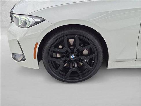 Used 2025 BMW 330i Sedan w/ M Sport Package RWD image 24