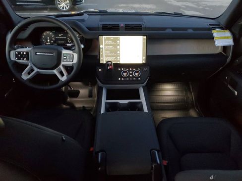 Used 2026 Land Rover Defender 110 X-Dynamic SE image 32