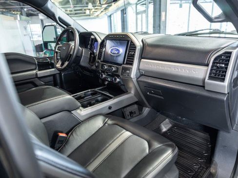 Used 2022 Ford F250 Platinum w/ FX4 Off-Road Package AWD/4WD image 32