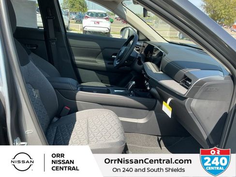 New 2025 Nissan Kicks SV w/ SV Premium Package AWD/4WD image 11