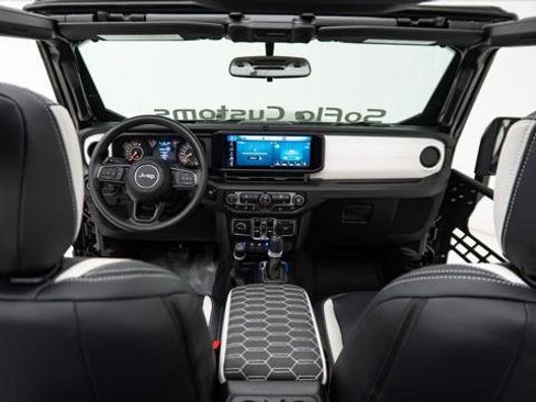 Used 2025 Jeep Gladiator Sport image 42